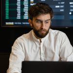 Теория Волн Эллиотта и Индикаторы для Анализа Финансовых Рынков